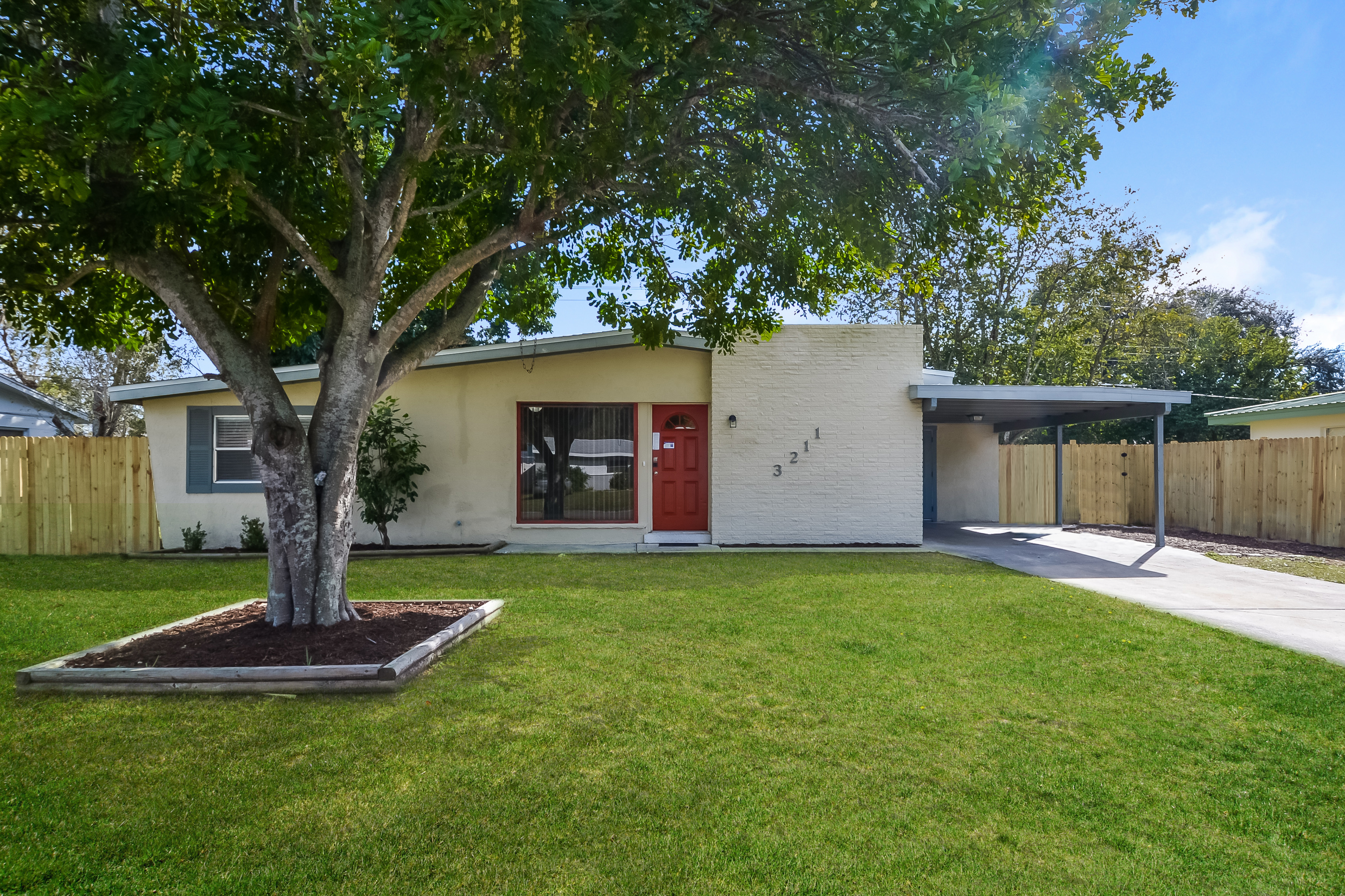 3211 21st Avenue Dr W West Bradenton, FL 34205